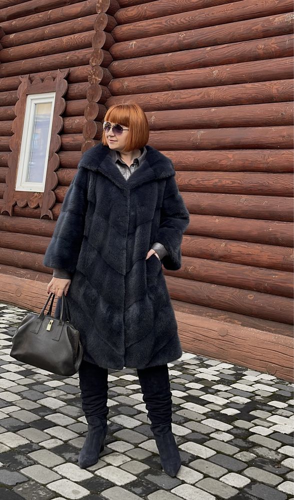 Норкова шуба Manakas  з капюшоном графіт діагональ оверсайз 48-52