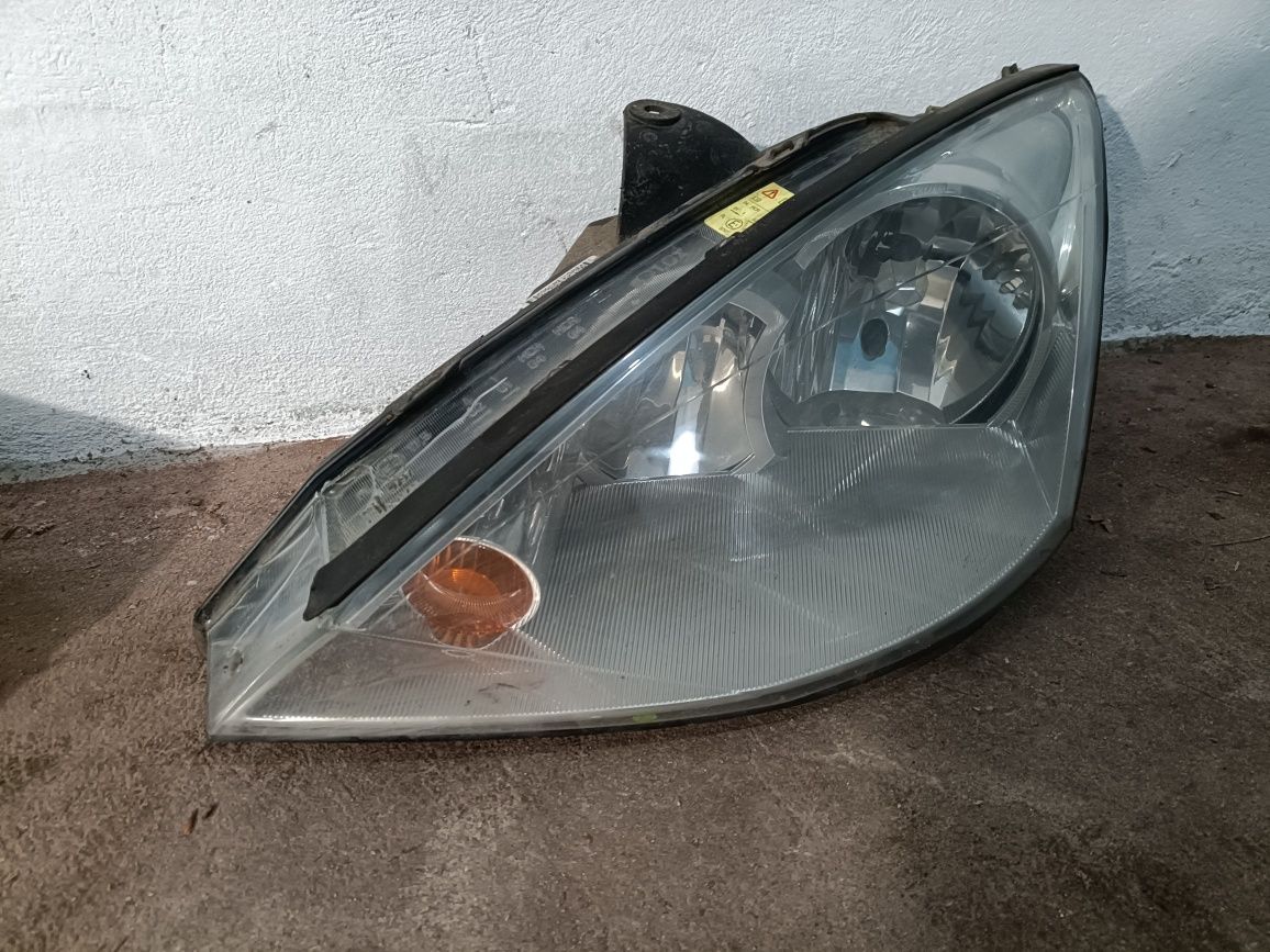 Reflektory lampy przód ford focus mk1