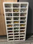 Półka wraz z 33 szt autek hot wheels