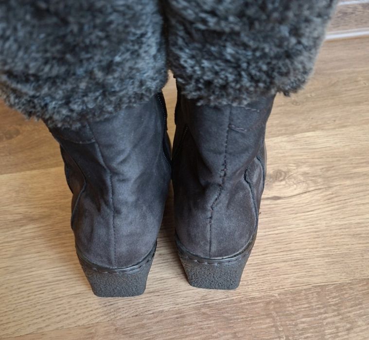 Brązowe czekoladowe botki na koturnie z futerkiem 38