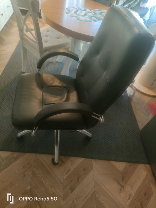 Fotel biurowy obrotowy