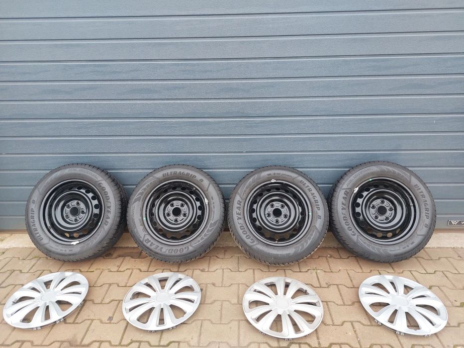 TOYOTA AURIS COROLLA FELGI STALOWE R16 6.5J ET45 5X114.3 OPONY ZIMOWE 205/65 R16 GOODYEAR ULTRAGRIP 8 DOT22 KOŁPAKI