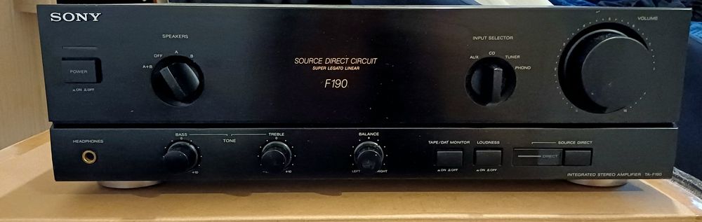 Wzmacniacz firmy Sony