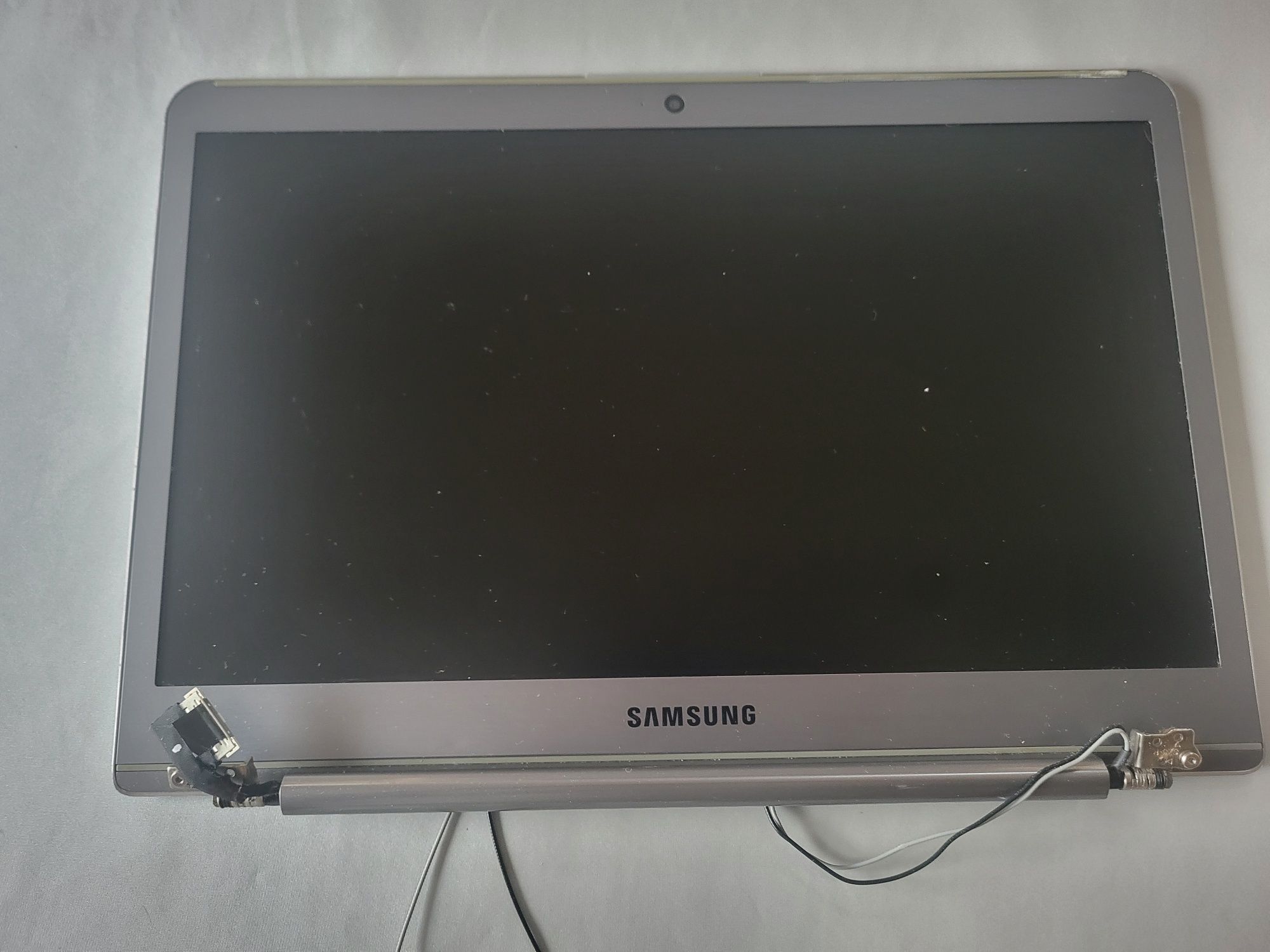 Sprzedam klapę matrycy do laptopa Samsung