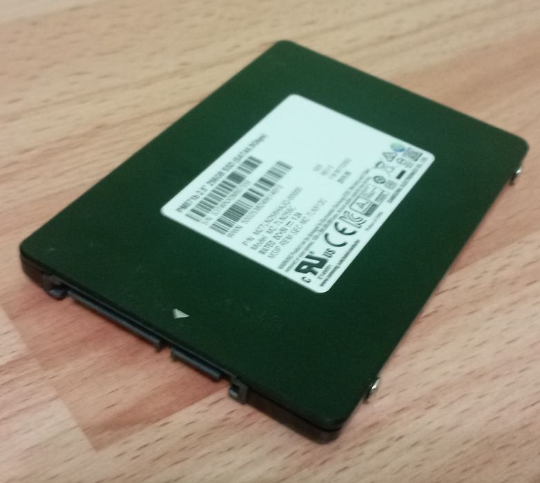 Жосткий диск Samsung pm871b 2.5 256gb ssd sata 6.0gbps