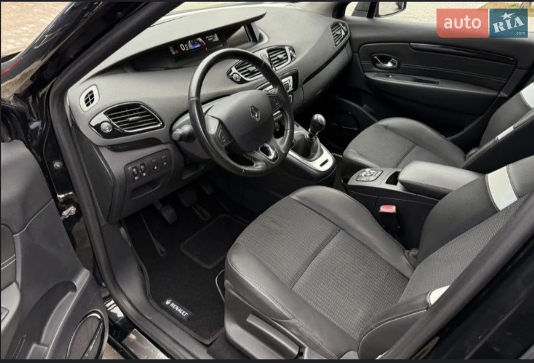 Продам Renault Grand Scenic комплектация BOSE в отличном состоянии !