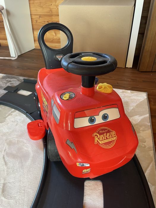 Zygzak McQueen jeździk-pchacz + tor