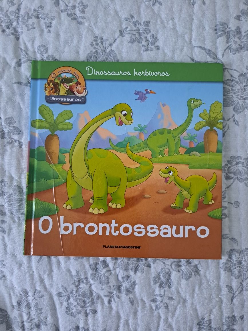 Livro "O Mundo dos Dinossauros - Dinossauros Herbívoros"