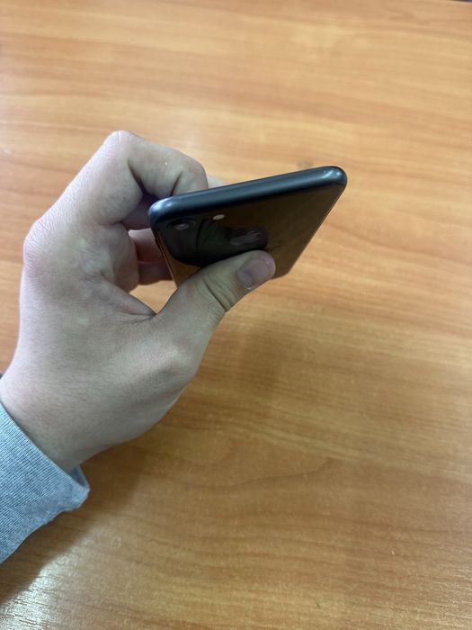 Продам iPhone 8 64gb Black