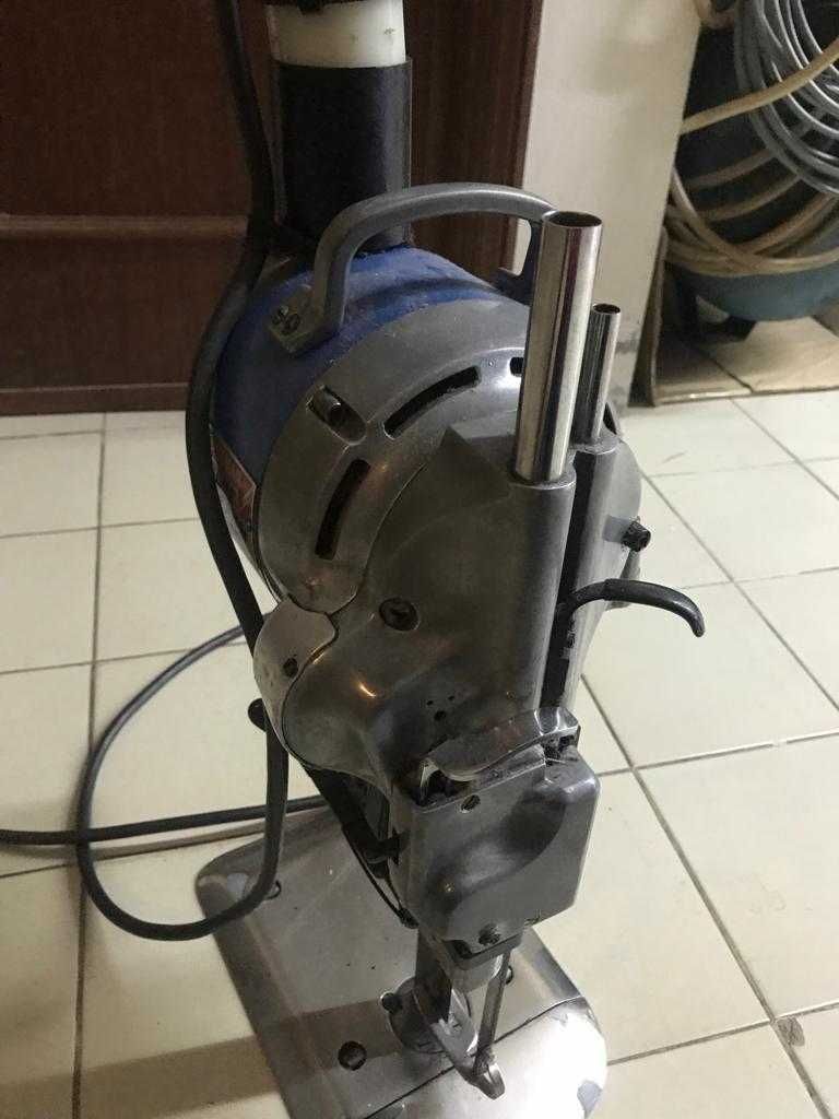 Máquina de corte com faca vertical Blue Streak II