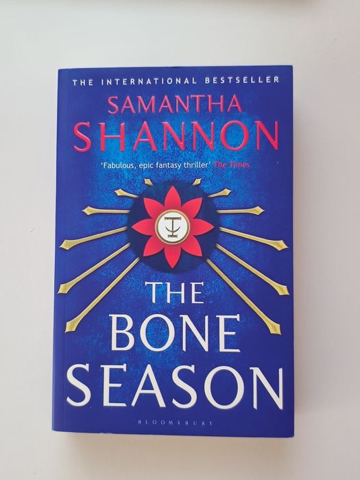 Книга англійською "The bone season" Samantha Shannon
