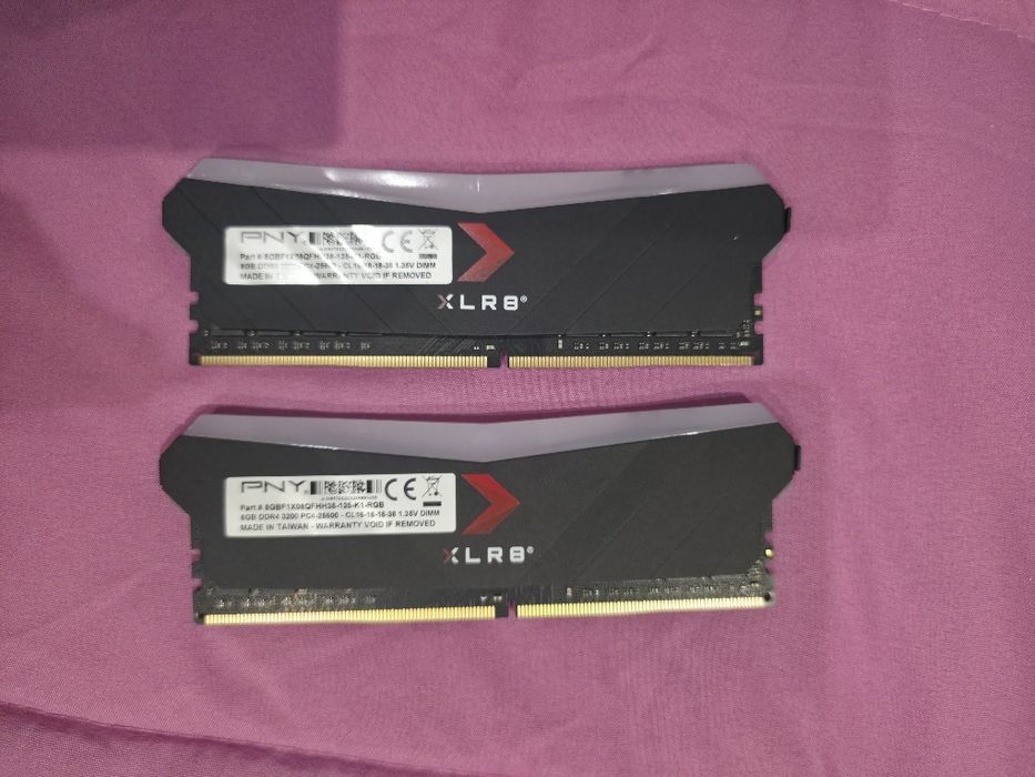 Memórias RAM PNY 16Gb (2x8Gb) 3200 MHz DDR4 RGB