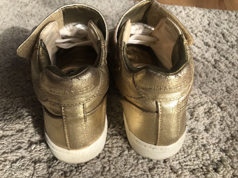 Sapatilhas/Tenis Bimba y Lola dourados