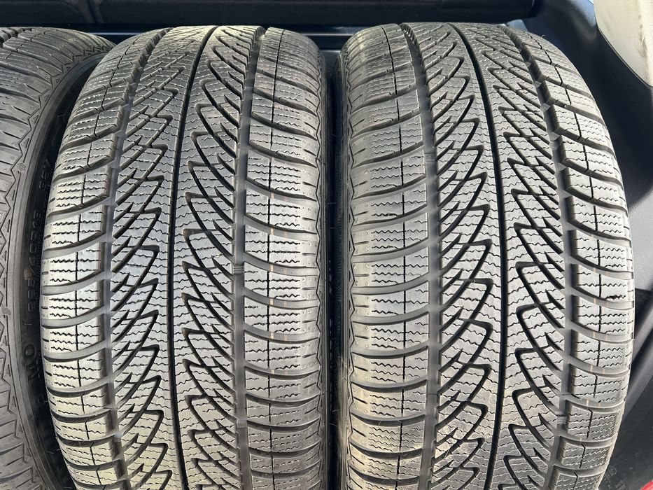 GOODYEAR 225 40 r18 UltraGrip 8 GERMANY 99% протектору ЗИМА комплект