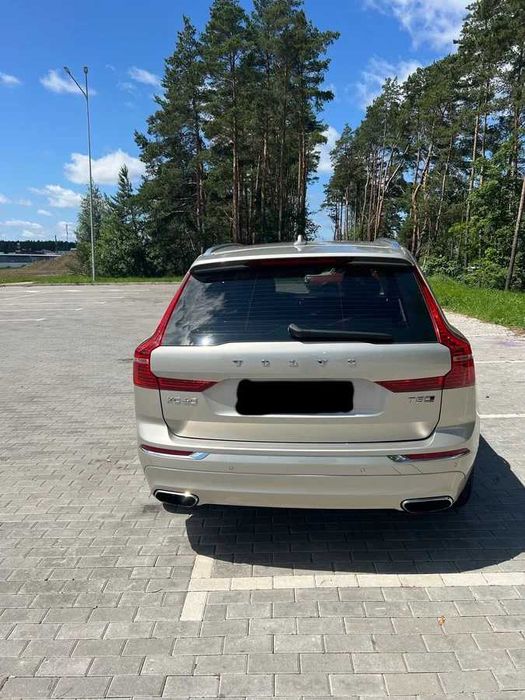 2019 Volvo XC60  2.0 бензин