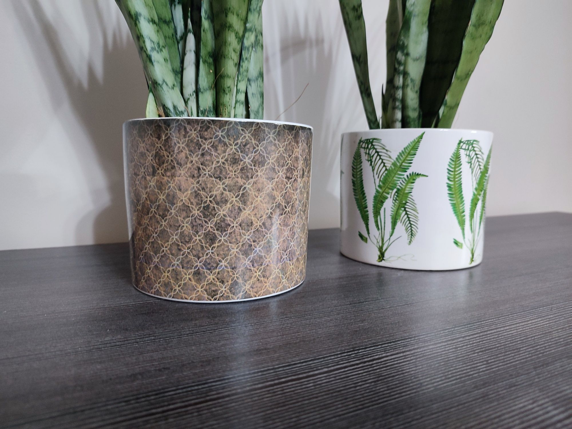 Szerokie ceramiczne donice osłonki we wzory