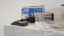 NOWA Retro/vintage VHS-C Kamera JVC GR-SX22 z statywem