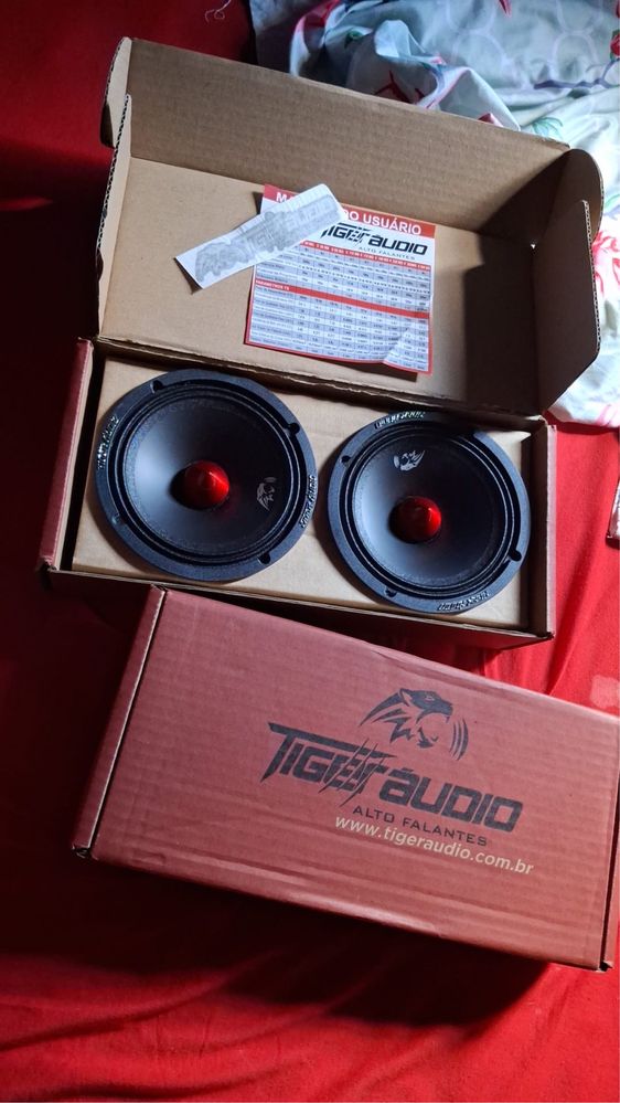 Vendo medio grave 6 polegadas 260 rms cada tenho dois pares