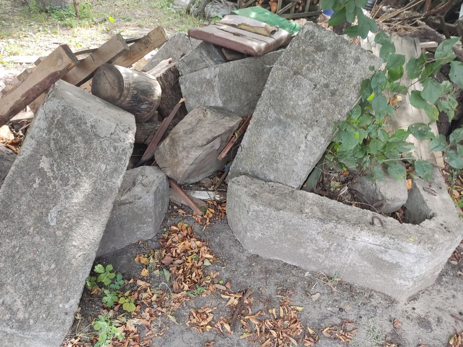 Блоки  строительные г- образные