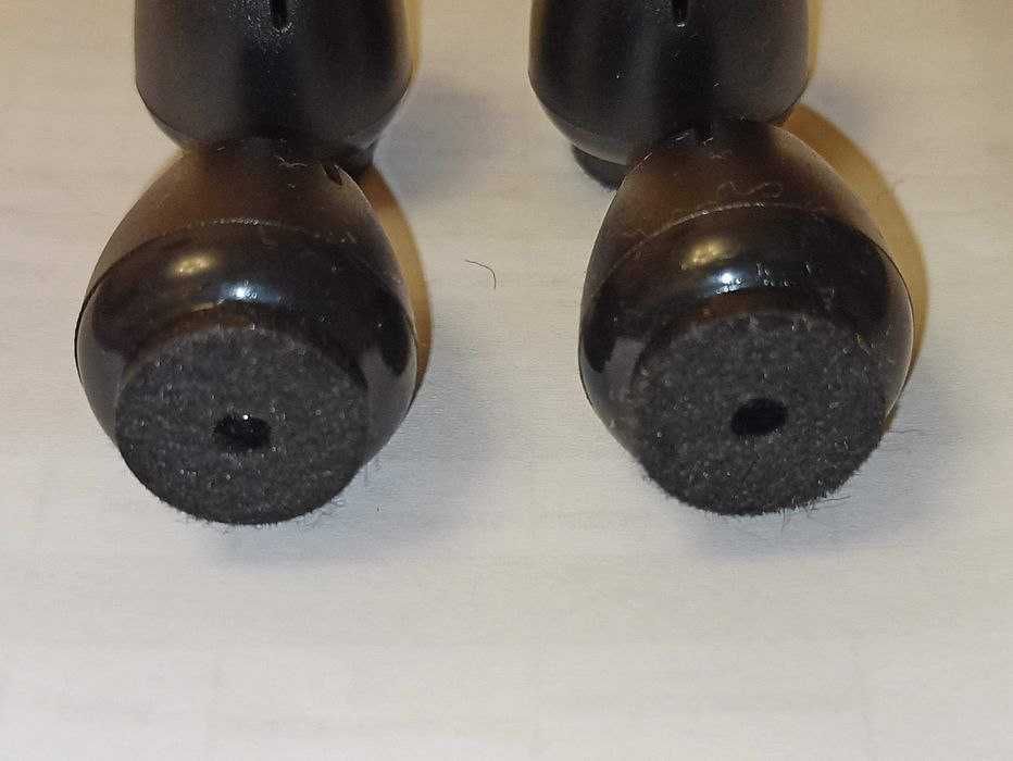 Силиконовая защита в чёрном цвете на ножки стула с войлоком