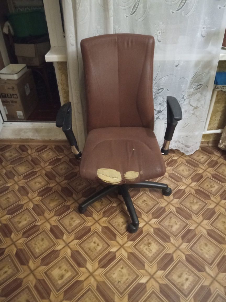 Продам офисный стул.