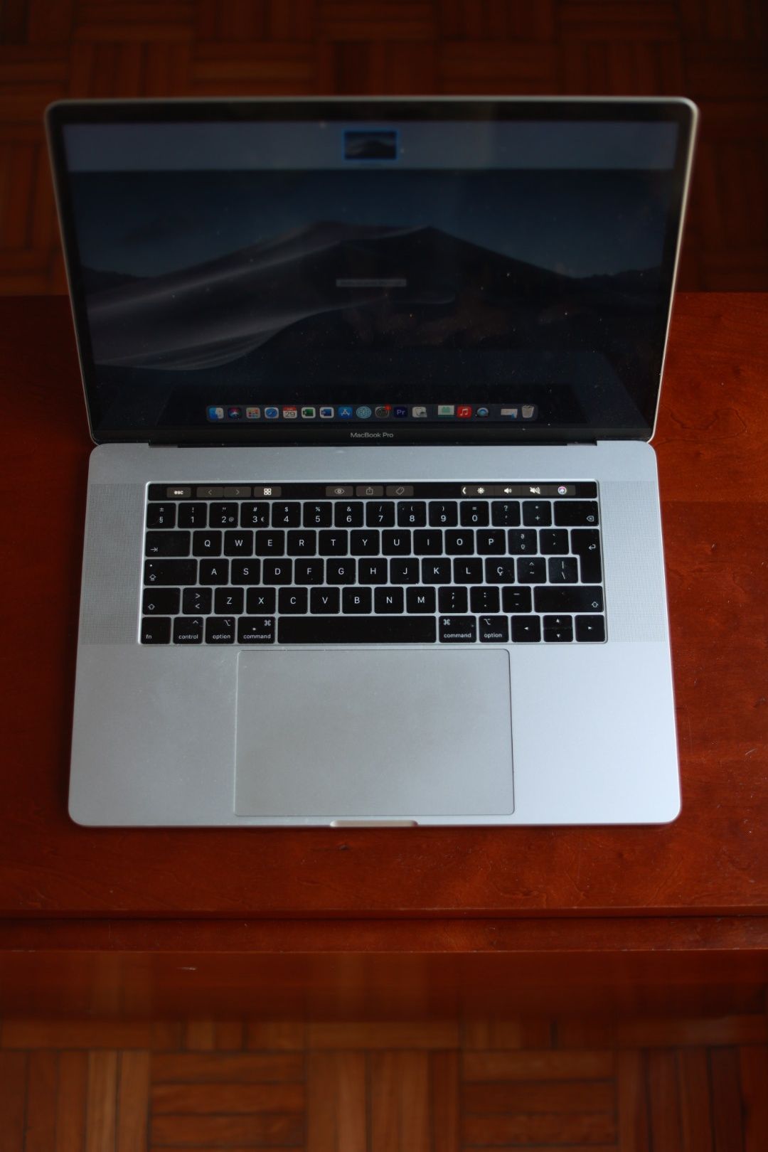 Macbook pro  touch bar