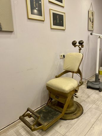 Stary, stylowy fotel stomatologiczny