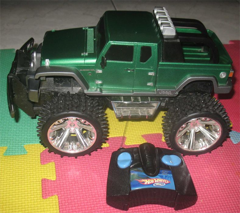 Hot Wheels/Tyco - Jeep Gladiator (telecomandado)