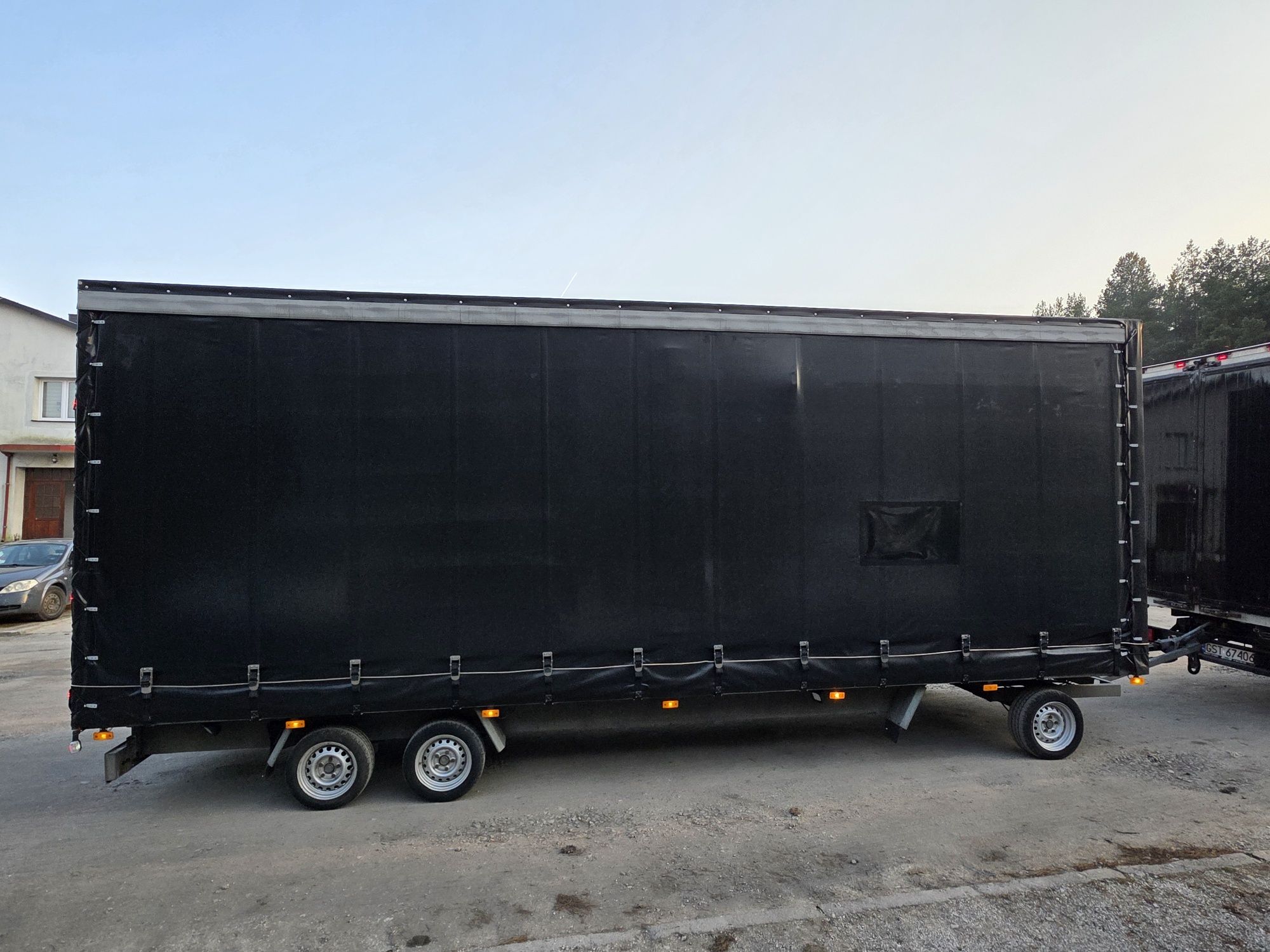 Przyczepa lekka Unsinn  3.500 kg 3 osie obrotnica plandeka firanka