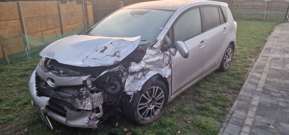 Sprzedam Toyota Verso po kolizji