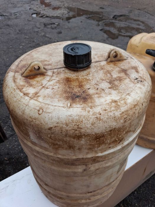 Бочки пластиковi