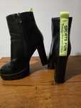 Buty na obcasie DeeZee 39