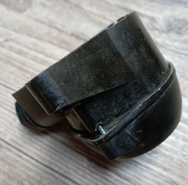 Retro gniazdko i przełącznik z defektami PRL