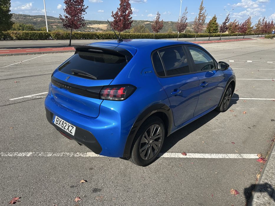 Peugeot e208  50kw Style de 2023 só 6890Km