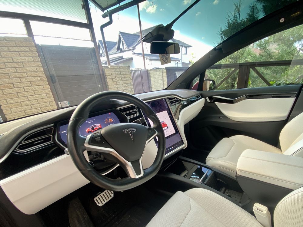 Tesla Model X 90D