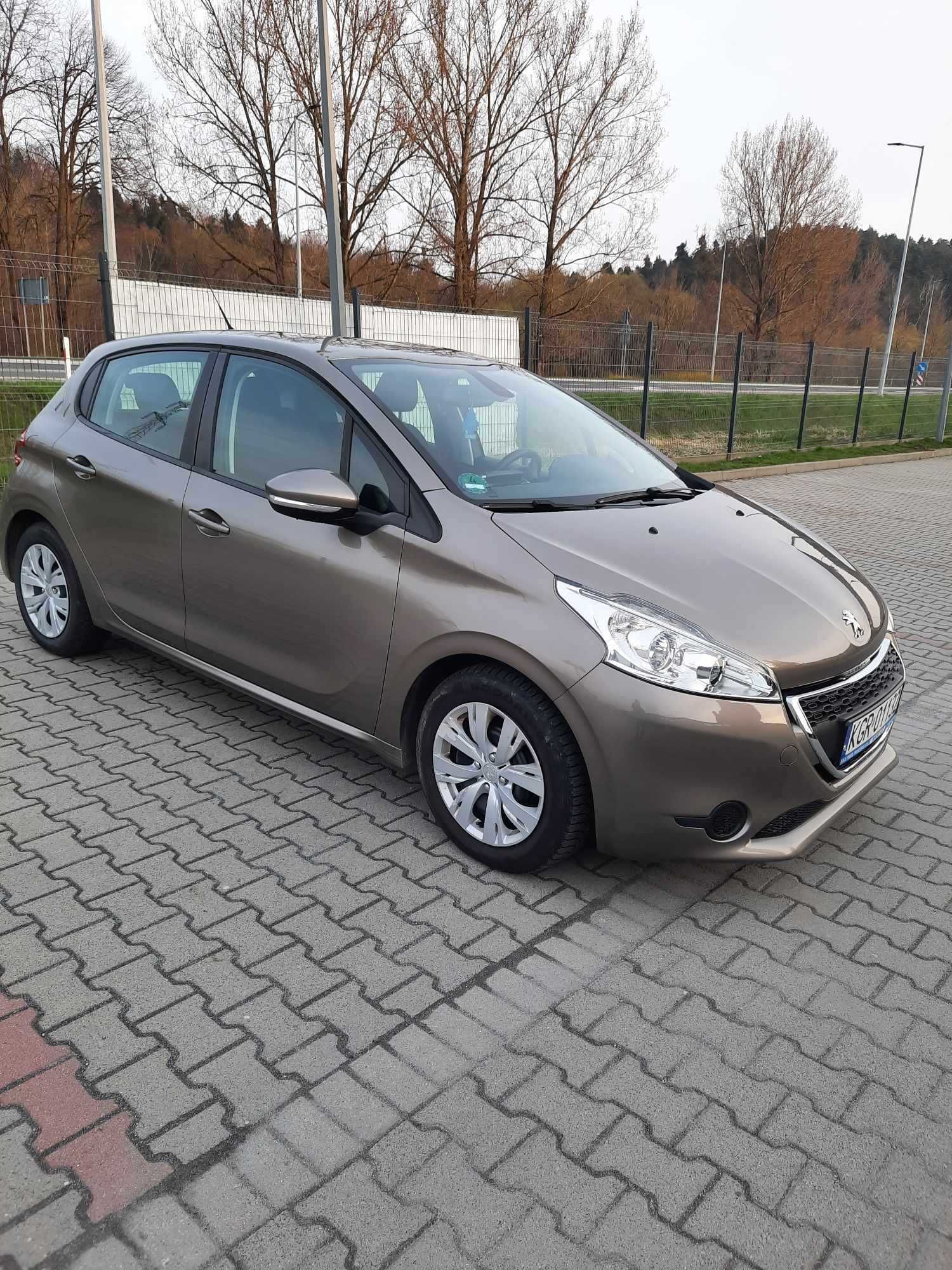 Peugeot 208 1,2 benzyna