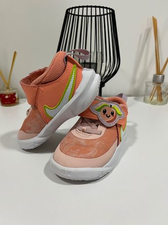Nike кросівки на дівчинку