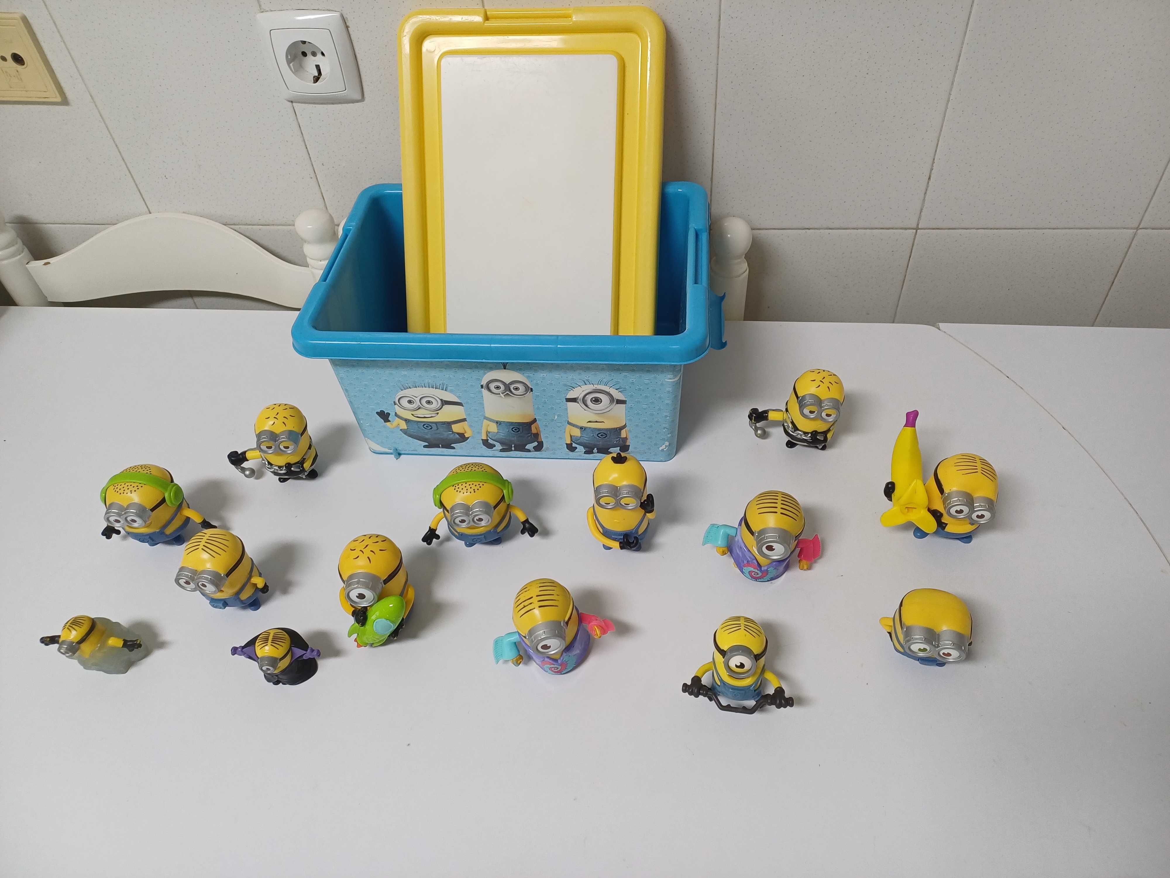 Caixa com Minions 14 unidades