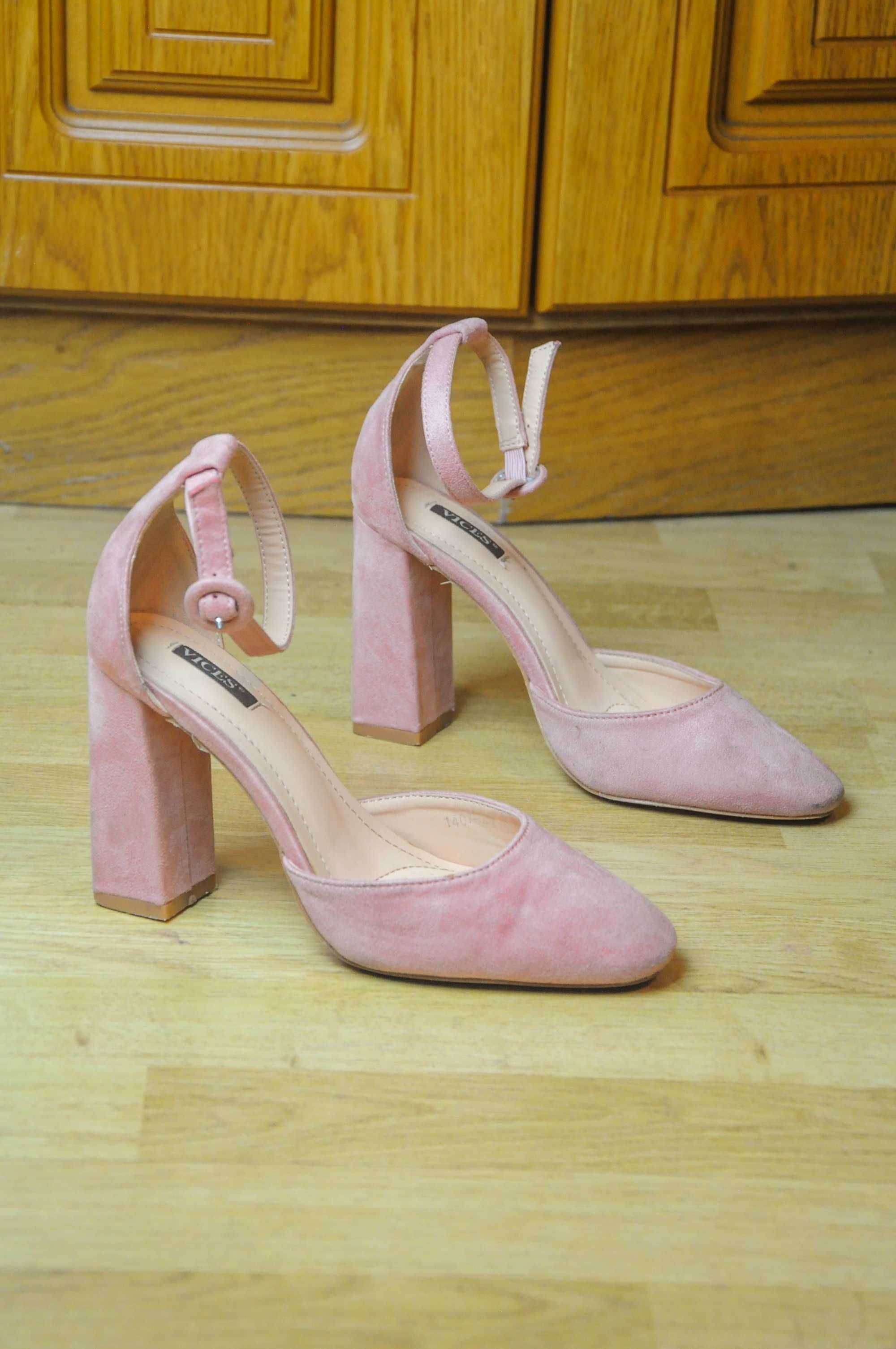 Buty czółenka szpilki na słupku obcasie eleganckie vintage retro