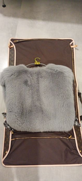 Песец натуральный мех жилетка из цельной шкуры обалденный цвет