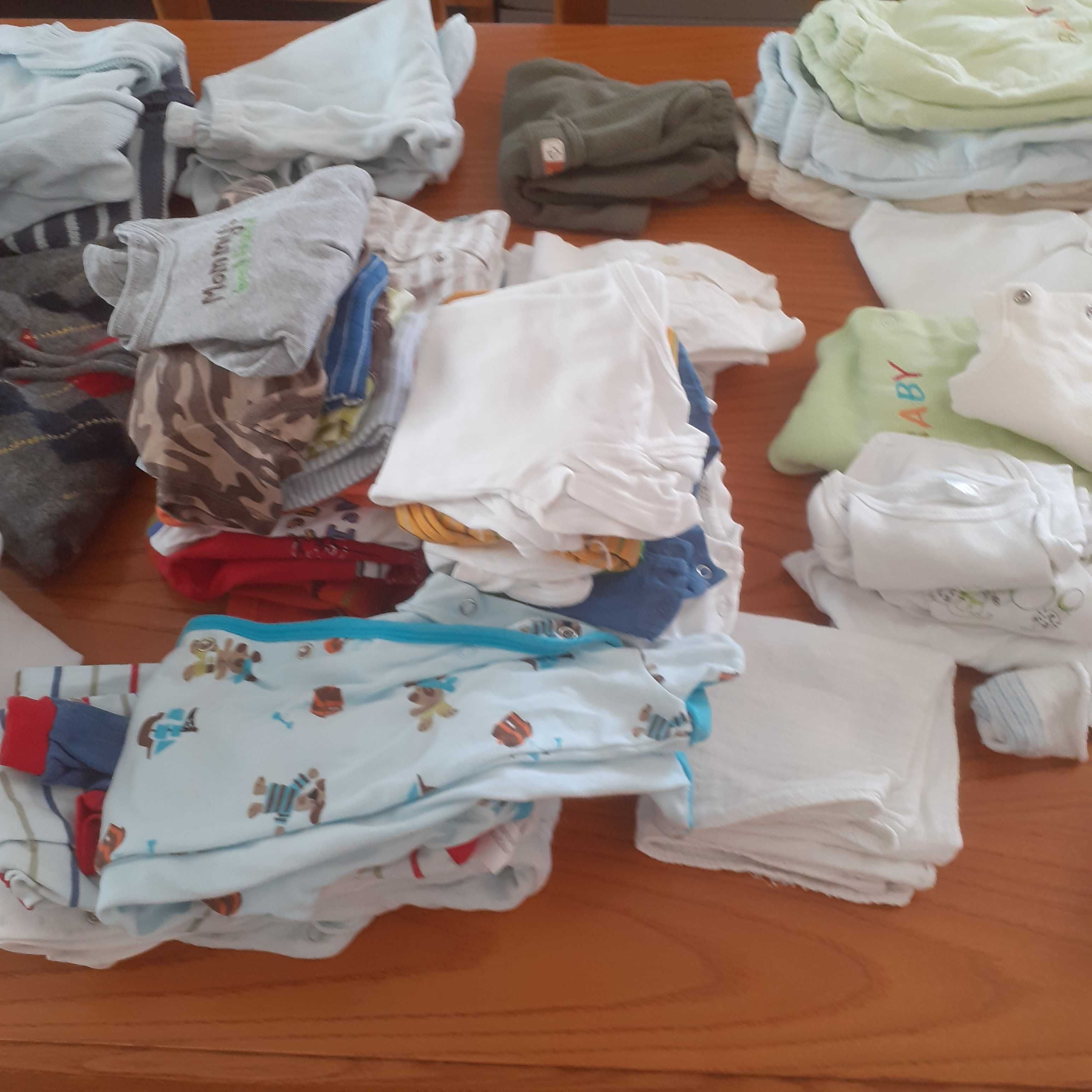 Roupa de bebé usada-3 a 6 meses e 6 a 9 meses