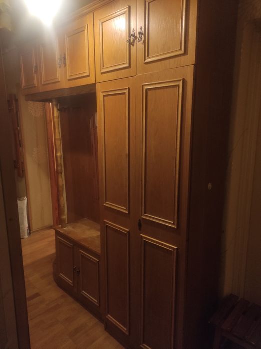 Meblościanka szafa z lustrem