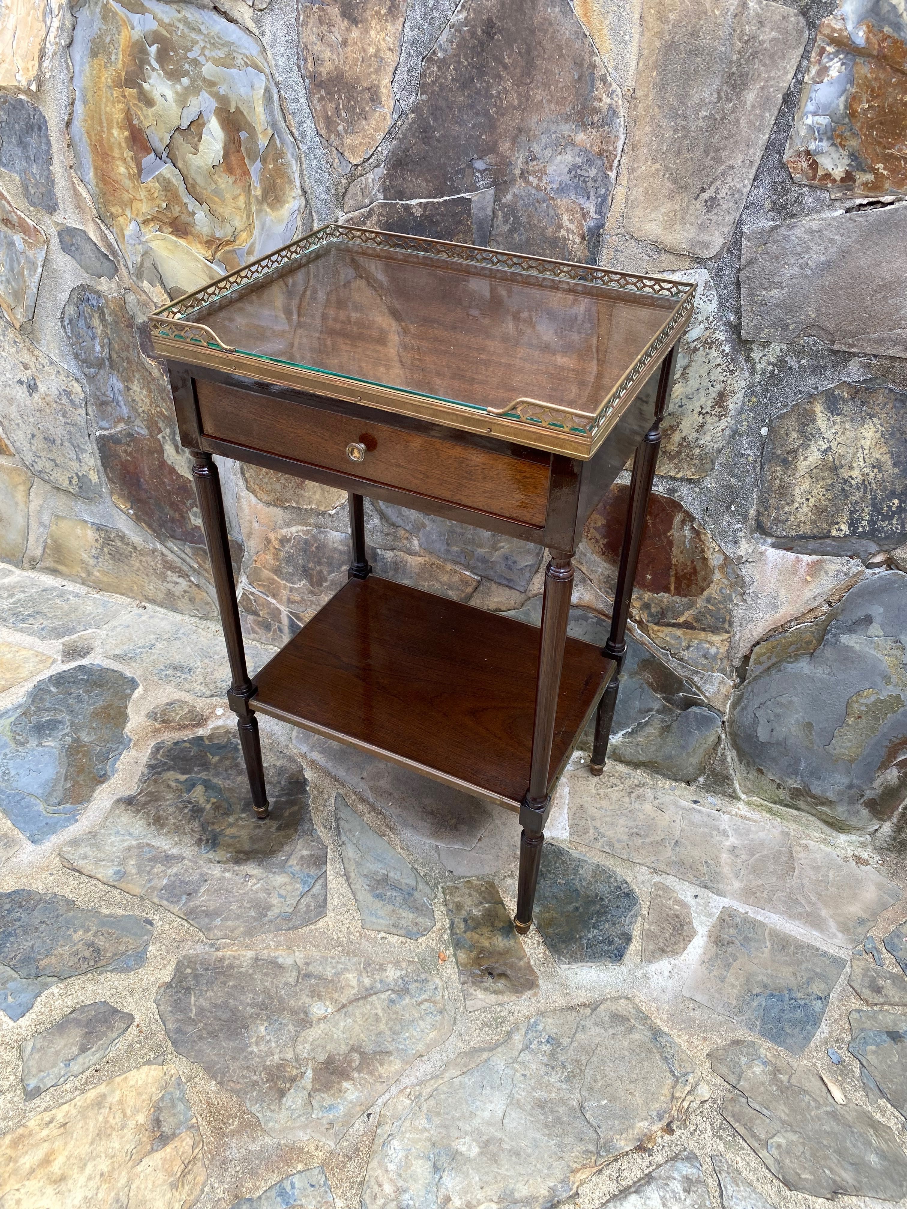 Mesa Gradinha Napoleão Apoio Madeira exótica tampo vidro 67 cm Antiga