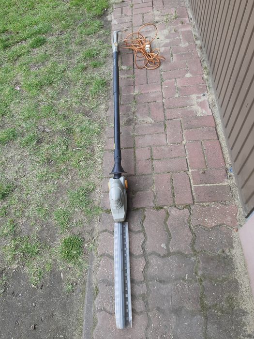 Nożyce do żywopłotu długie.