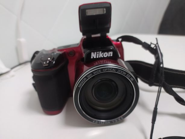 Цифровая камера Nikon B500, красная