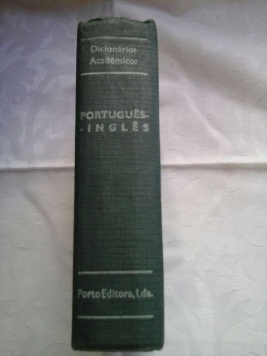 Dicionário Académico Português - Inglês da Porto Editora