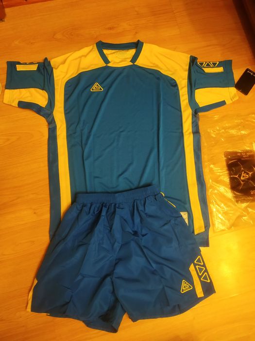 Форма спортивна.