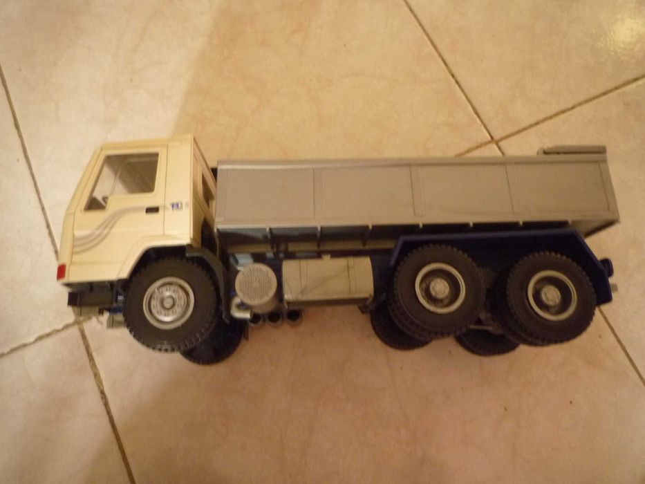 Camião Volvo EMEY escala 1/18 FL10 Intercooler em PVC