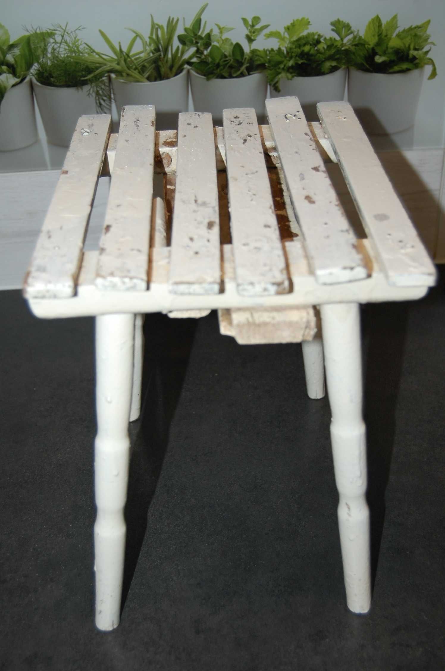 Taboret drewniany, biały - PRL