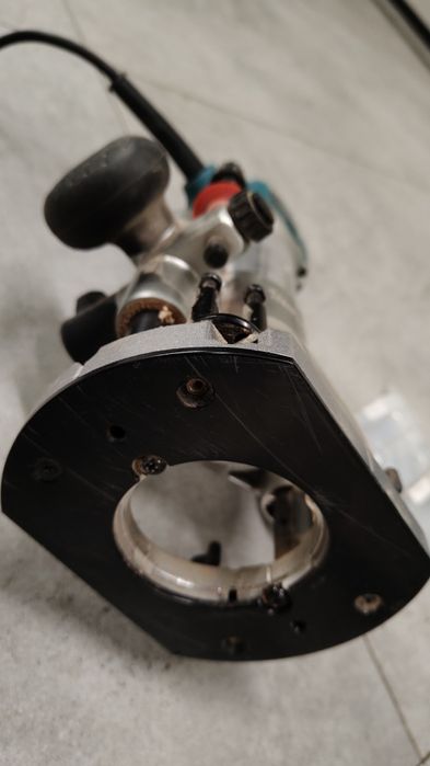 Frezarka wielofunkcyjna Rt0702cx2j Makita stan bardzo dobry